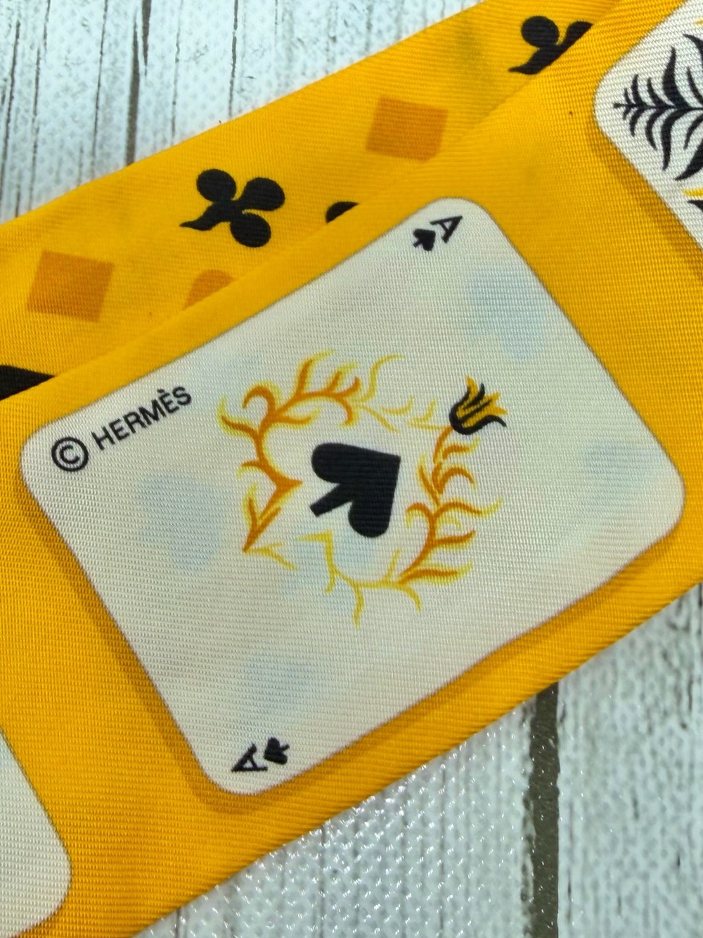 PRE LOVED Hermès "Jeu de Cartes" Twilly Scarf - Picture 6 of 9